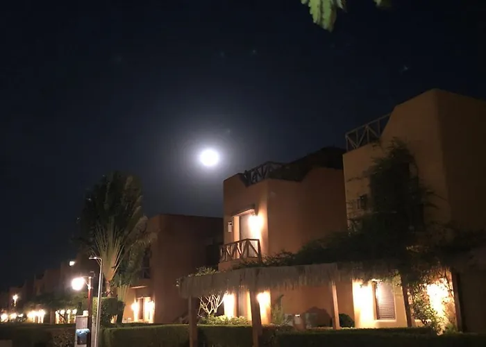 Luxury In Mountain View 2 , El-sokhna With Sea View , Pool View And Garden View Families Only Шале Айн-Сохна