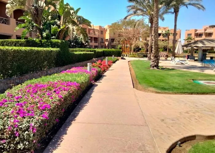 Luxury In Mountain View 2 , El-sokhna With Sea View , Pool View And Garden View Families Only Шале Айн-Сохна