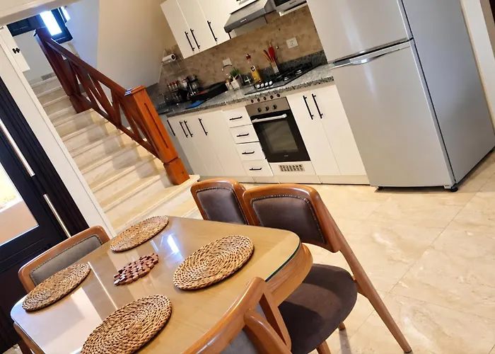 Luxury In Mountain View 2 , El-sokhna With Sea View , Pool View And Garden View Families Only Dağ evi Ain Sukhna